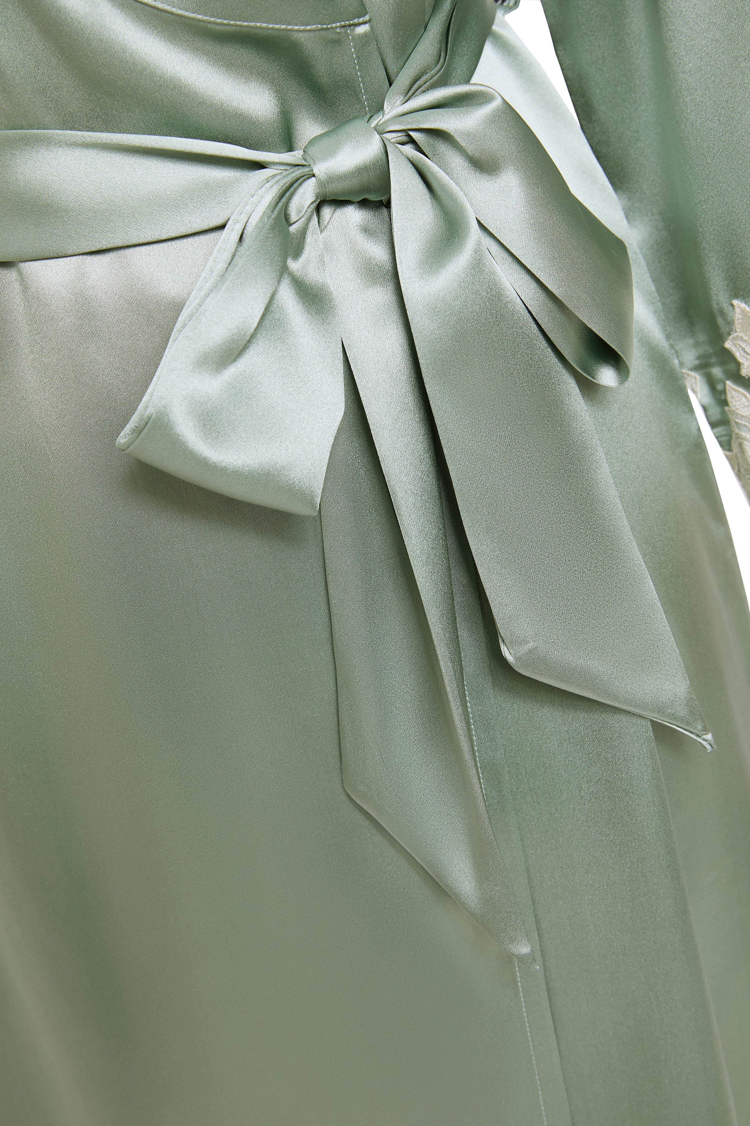 Viridian Lake Robe In Mulberry Silk - Misty Pine