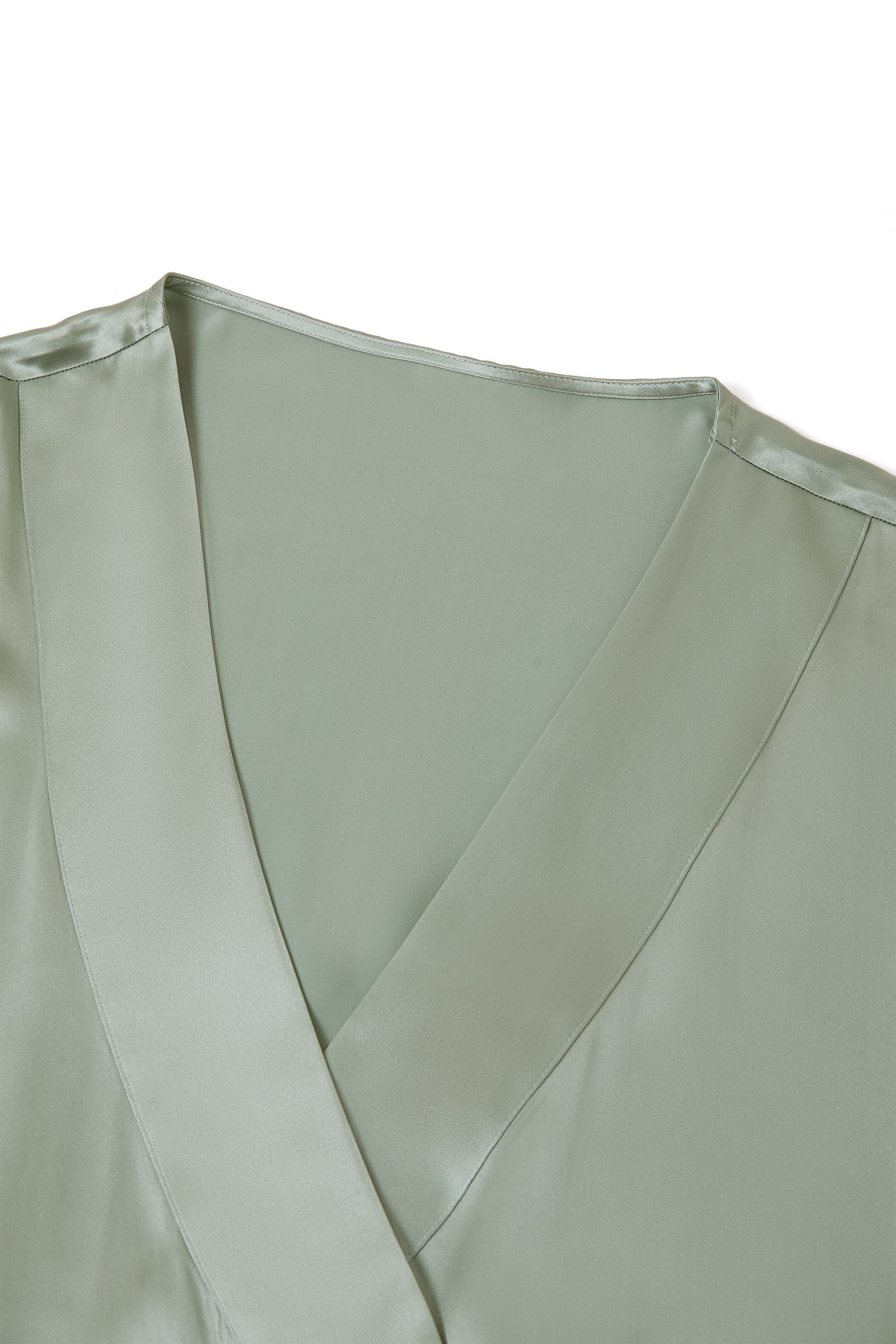 Viridian Lake Robe In Mulberry Silk - Misty Pine
