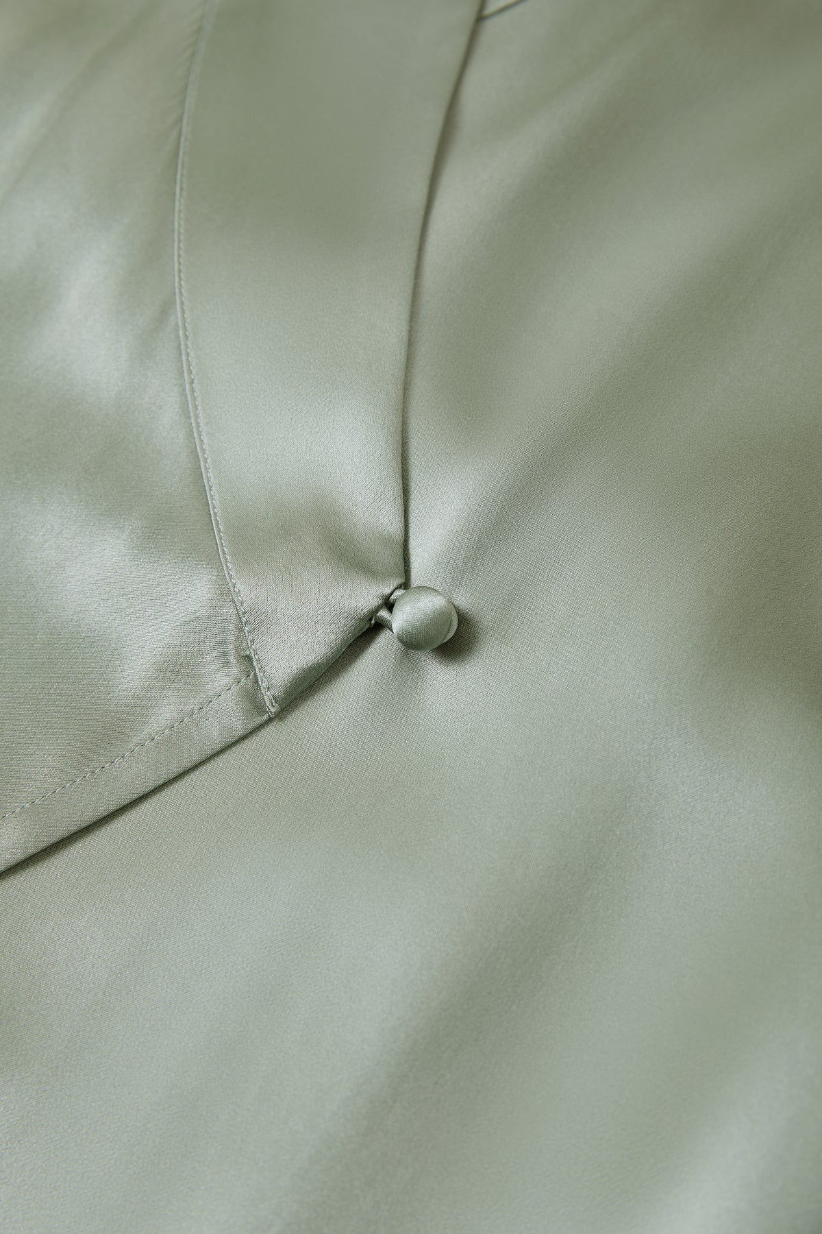 Viridian Lake Robe In Mulberry Silk - Misty Pine