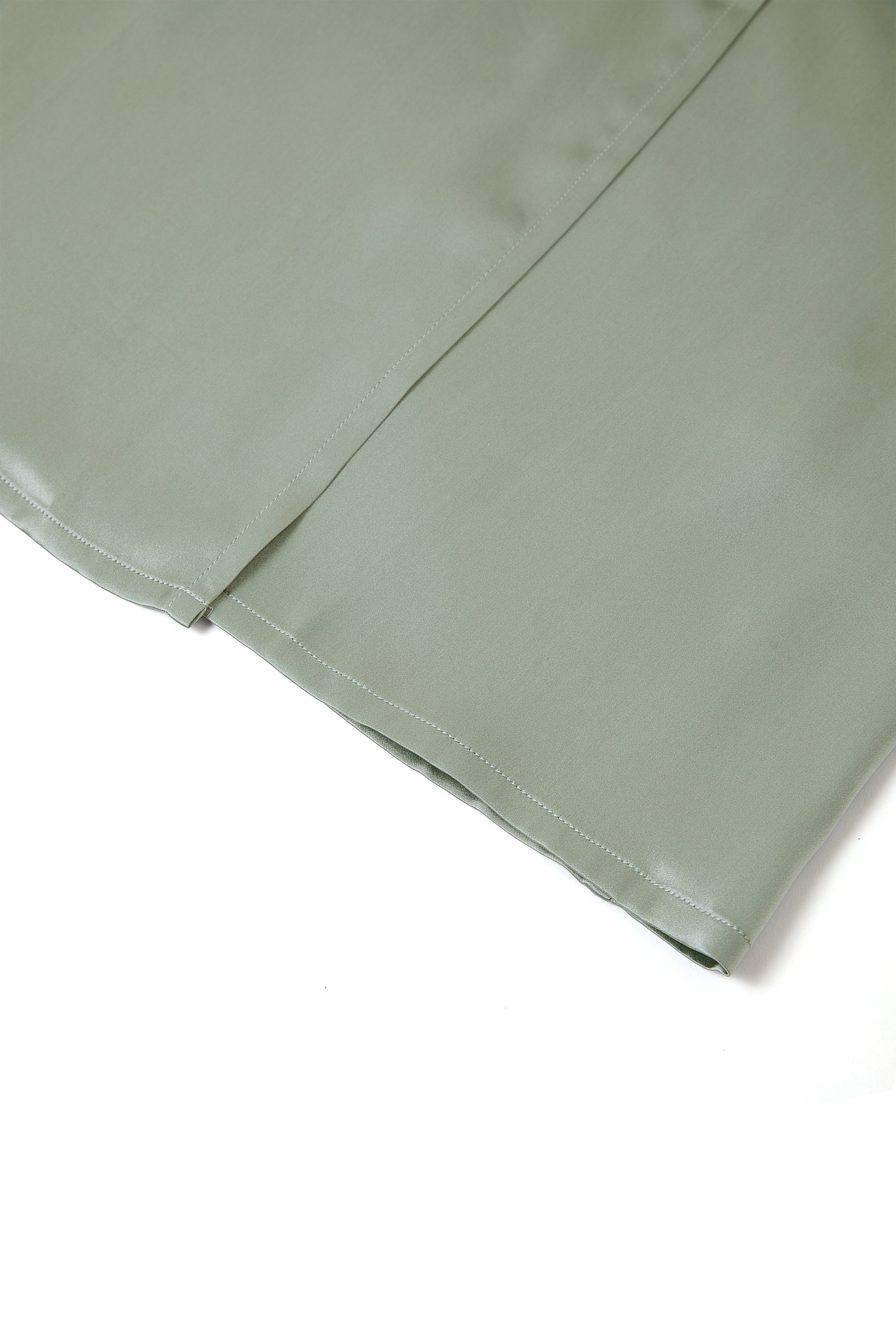 Viridian Lake Robe In Mulberry Silk - Misty Pine