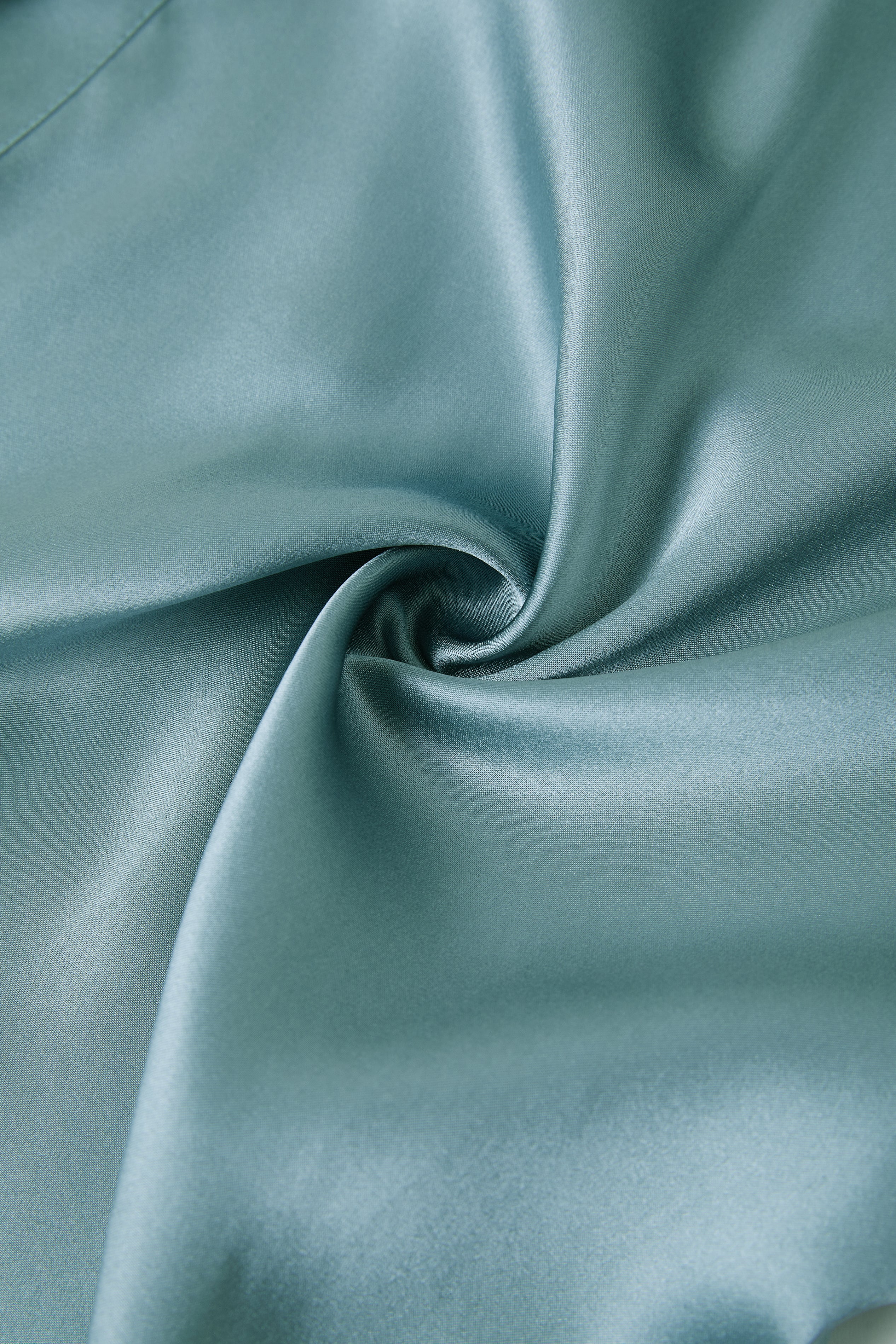 Viridian Lake Robe In Mulberry Silk - Twilight Sea