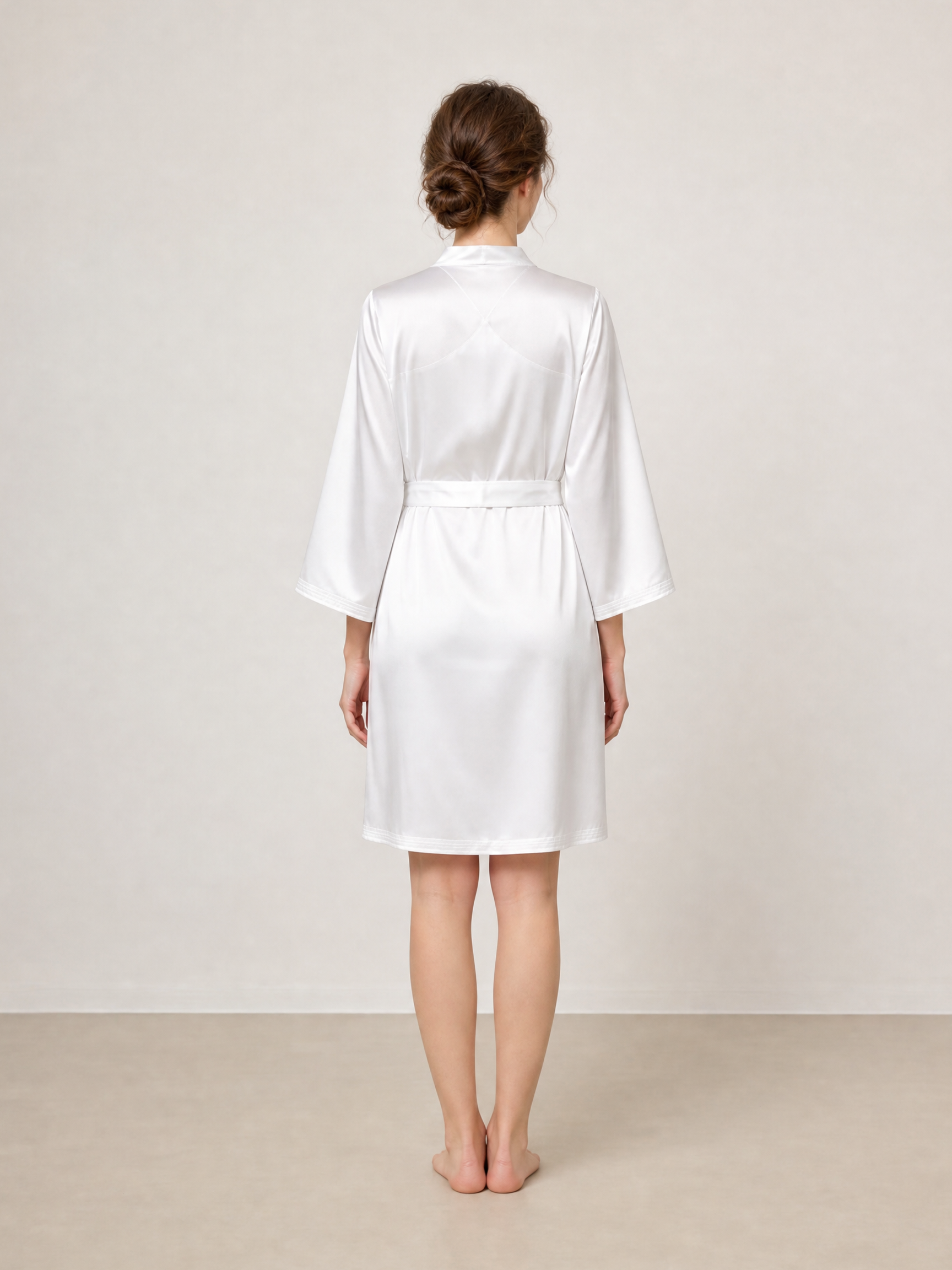 Lunar Glow Chemise and Robe Set In Mulberry Silk - Moonbeam