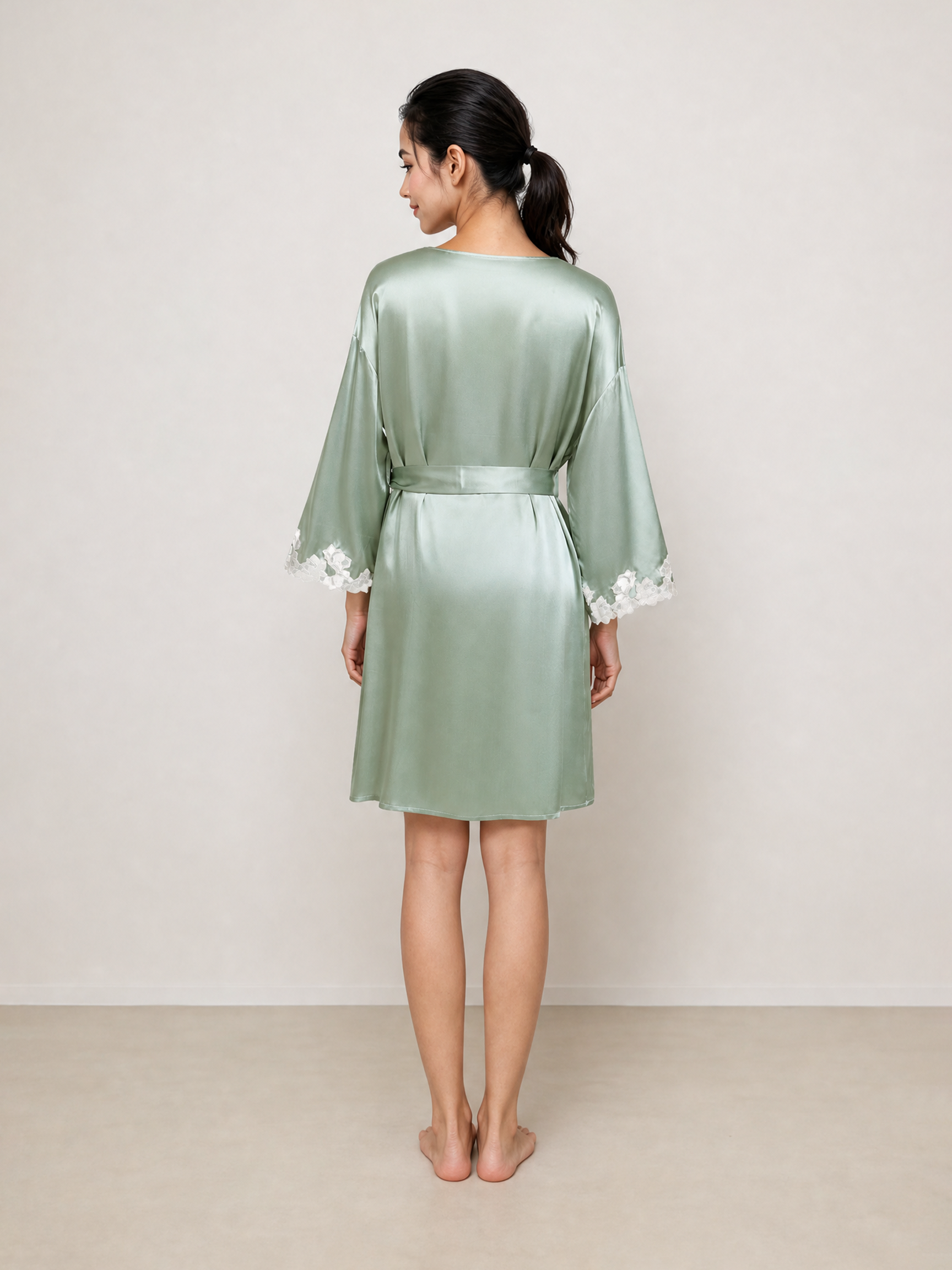 Viridian Lake Robe In Mulberry Silk - Misty Pine