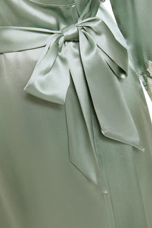 Viridian Lake Robe In Mulberry Silk - Misty Pine