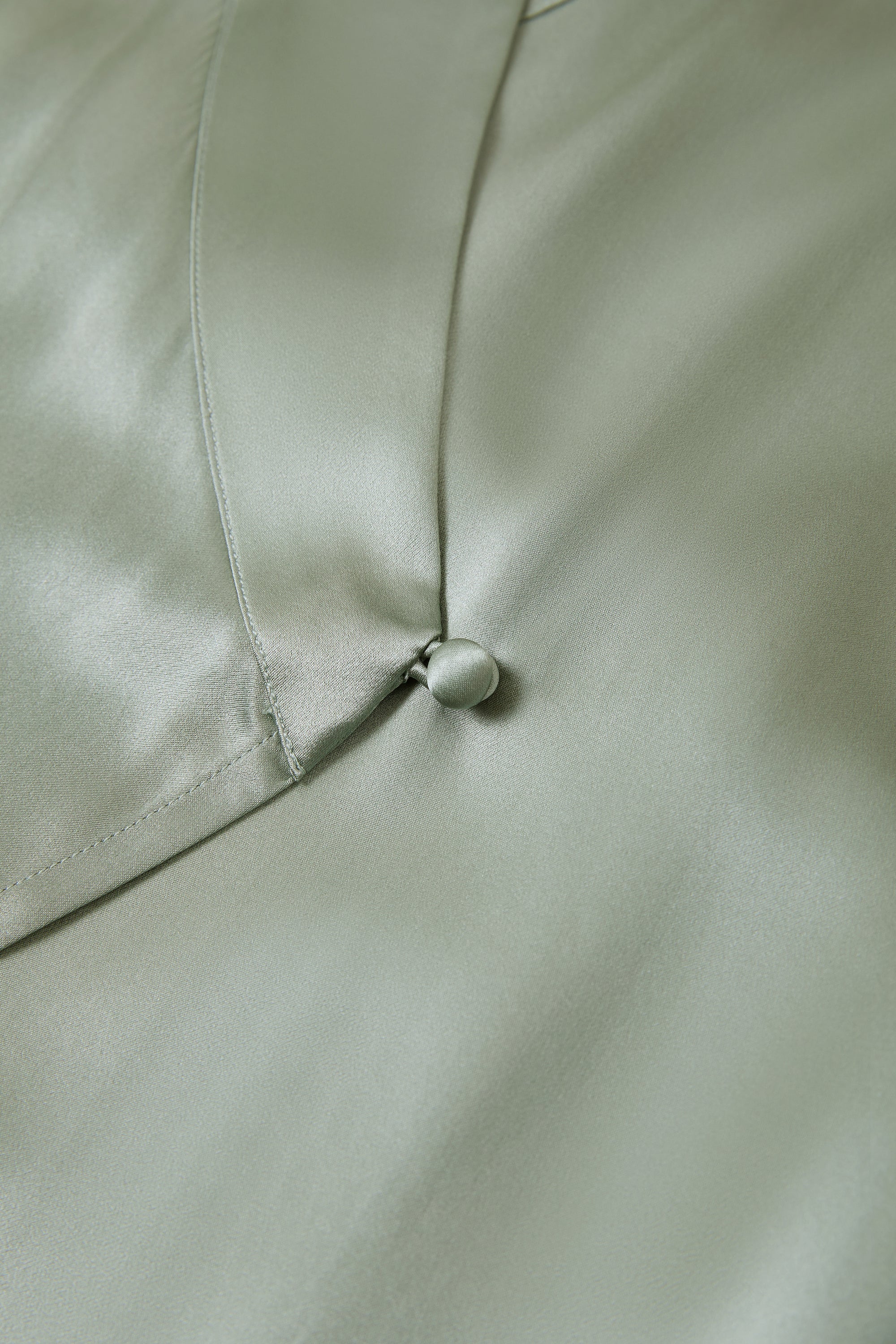Viridian Lake Robe In Mulberry Silk - Misty Pine