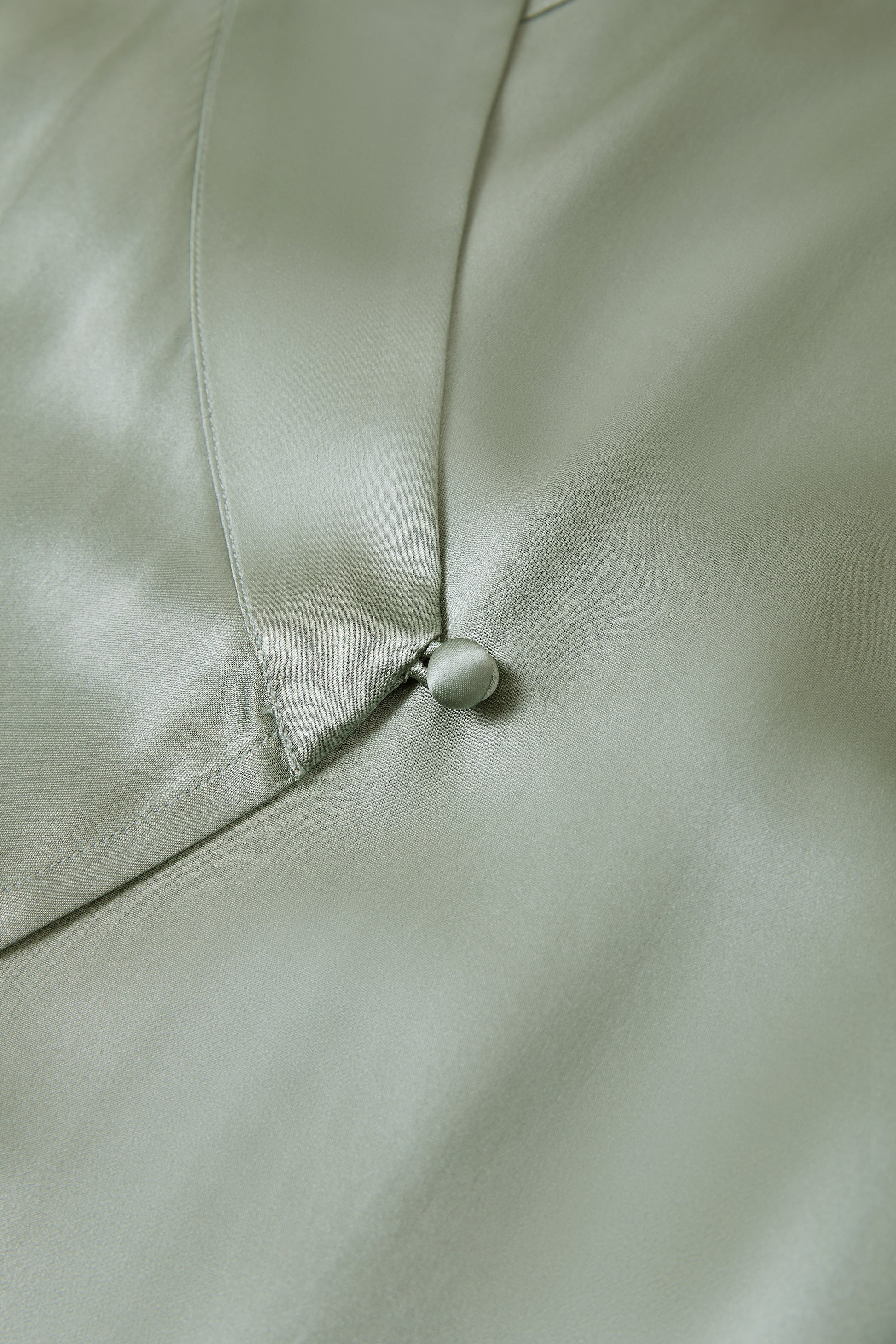 Viridian Lake Robe In Mulberry Silk - Misty Pine