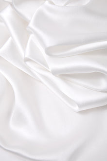 Lunar Glow Chemise and Robe Set In Mulberry Silk - Moonbeam