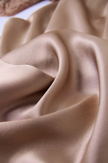 Wheat Shadows Robe In Mulberry Silk - Latte Harvest