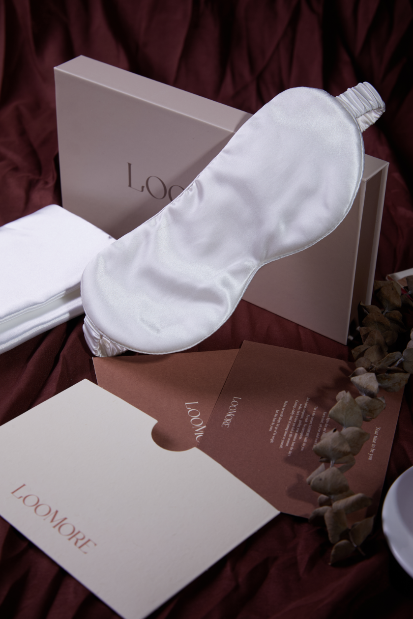 Lunar Glow Eye Mask In Mulberry Silk - Moonbeam